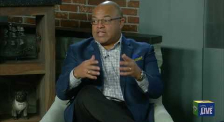How Mike Tirico Started Calling Golf