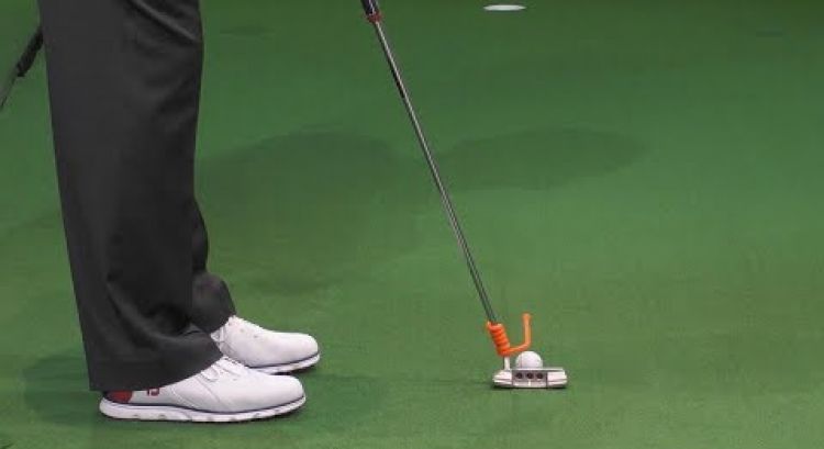 Quick Tips: Use a Gear Tie for Proper Aim on the Putting Greens